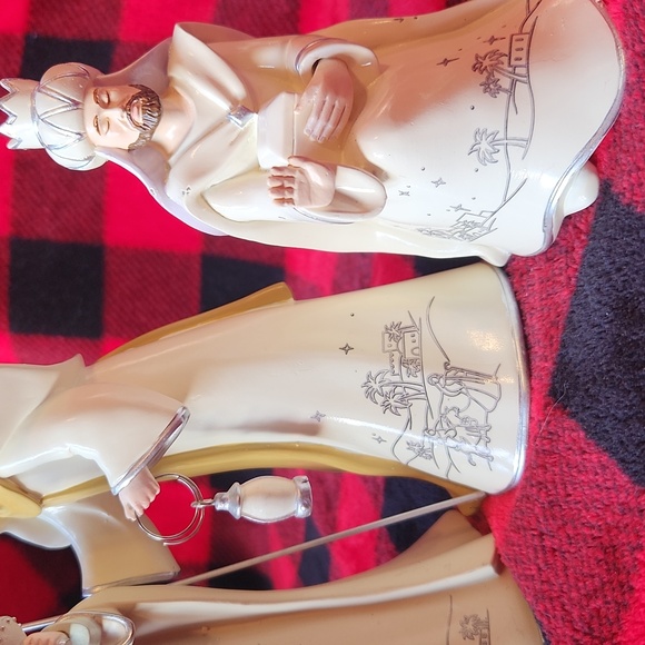 Hawthorne  Village, Christmas Holiday, Off-White Nativity Scene Set Decoration - Picture 8 of 16